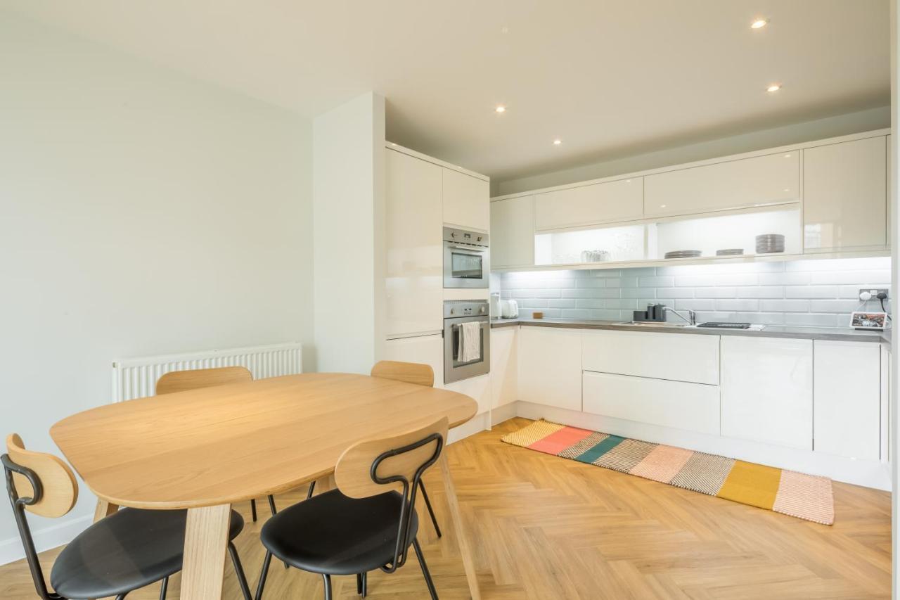 Executive 2Br Apartment Next To Station + Parking Cambridge  Ngoại thất bức ảnh