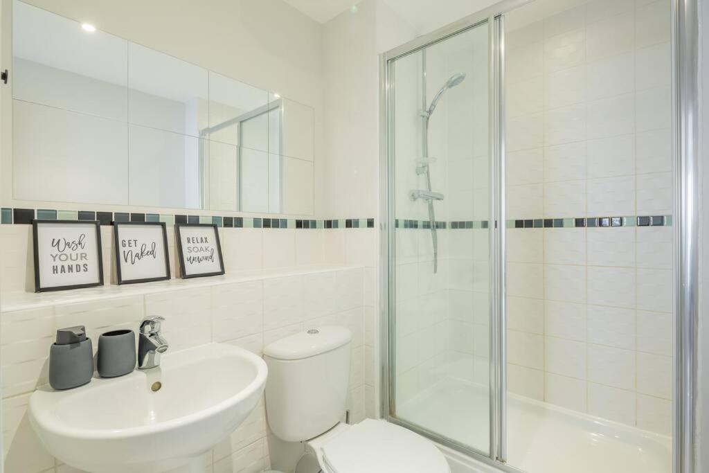 Executive 2Br Apartment Next To Station + Parking Cambridge  Ngoại thất bức ảnh