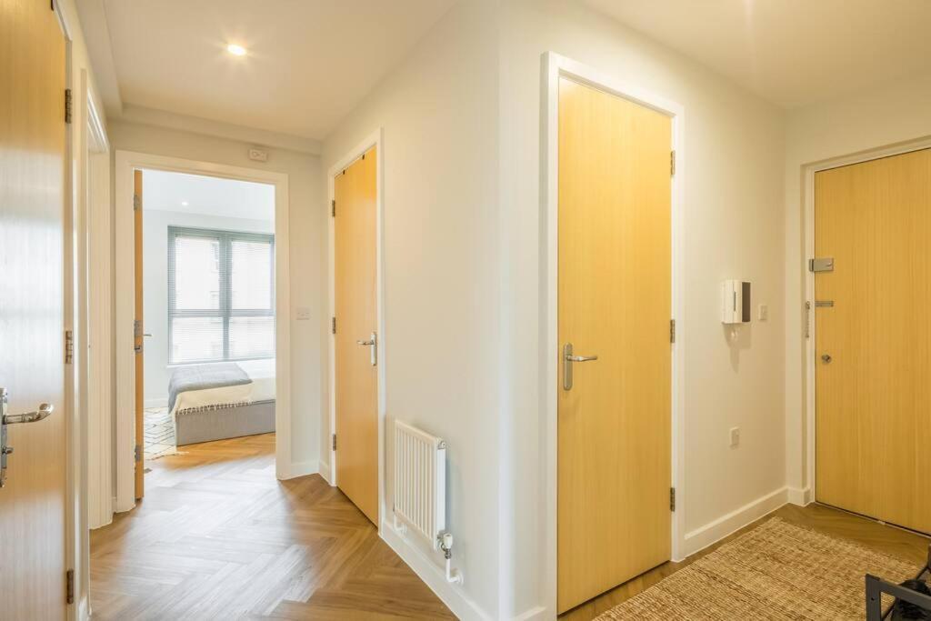Executive 2Br Apartment Next To Station + Parking Cambridge  Ngoại thất bức ảnh