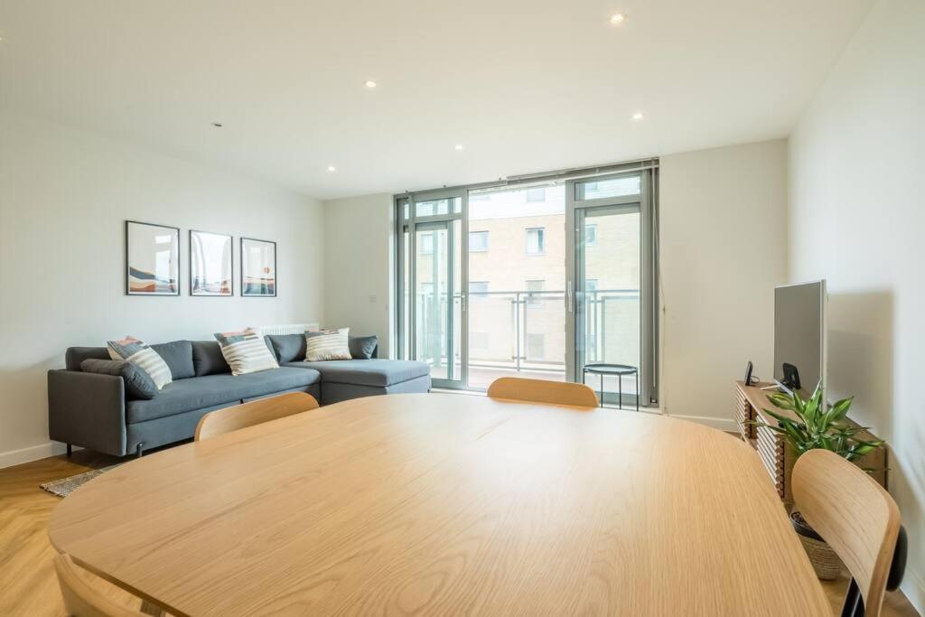 Executive 2Br Apartment Next To Station + Parking Cambridge  Ngoại thất bức ảnh