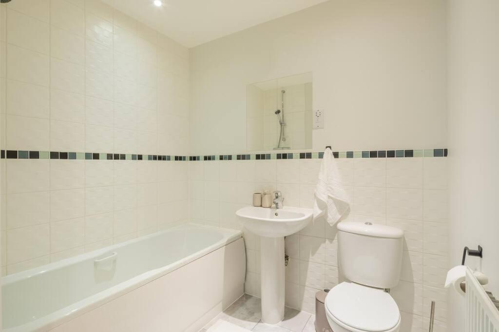 Executive 2Br Apartment Next To Station + Parking Cambridge  Ngoại thất bức ảnh